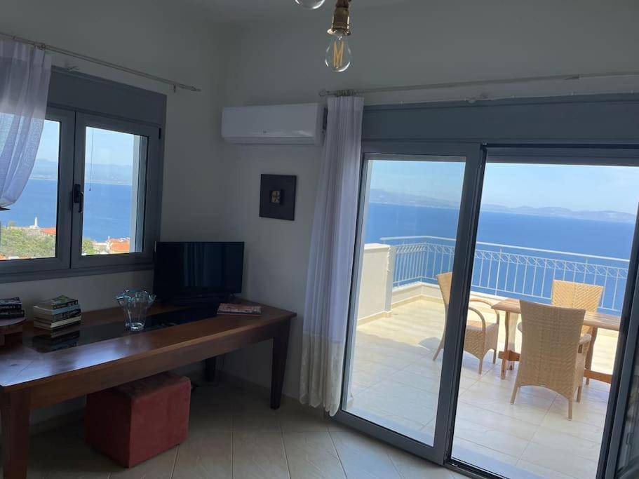 Akoumaros Breeze * Gythio